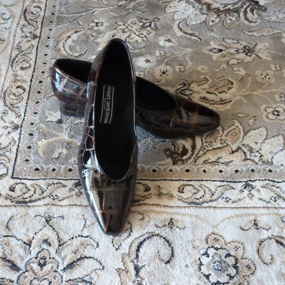 Stuart Weitzman Brown Croc Pumps EUC